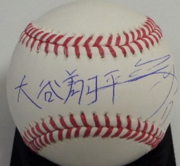 This super cool MLB collectible and easy investment is a mint, official MLB from Rawlings, and comes boldly blue ink sweet spot signed in English and in Japanese! It grades a clean bold 10 all over, may be a rare one of a kind from the MLB megastar, and sell here with NO reserve as always. 