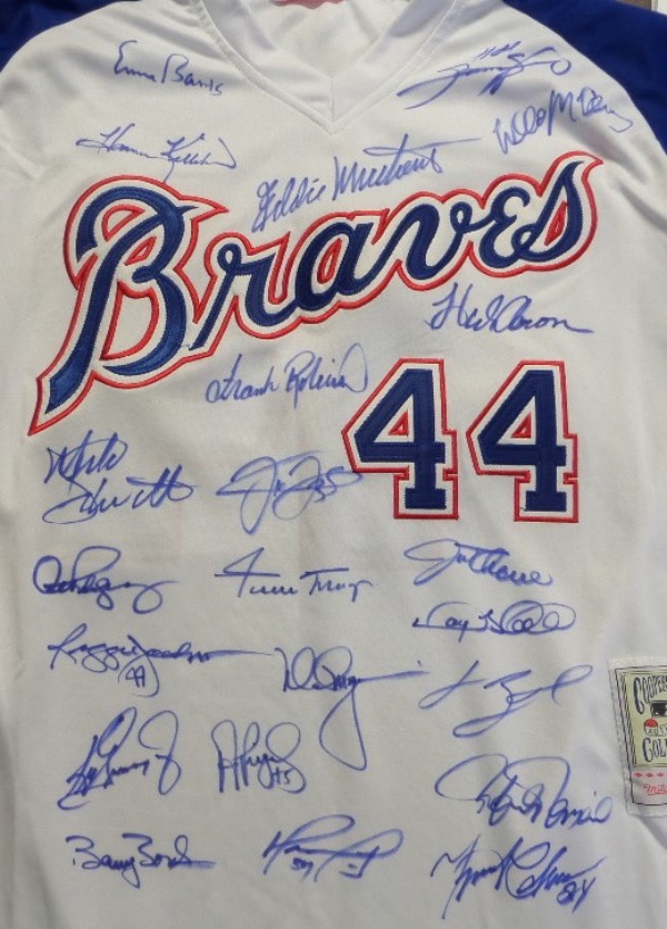 Coach's Corner - 500 Home Run Hitters multi signed Hank Aaron jersey, by 23!